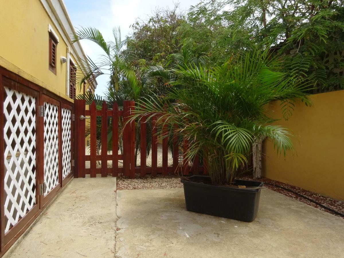 Yellow Palms Kralendijk  Exterior photo